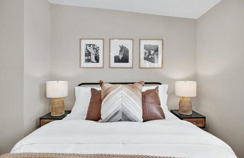 Luxury 4-BR with Free Parking in Heart of DC - Steps to Metro - Photo 12