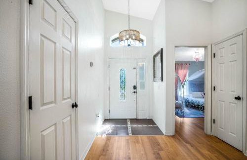 Great Location, gated community, private heated POOL - Foto 18