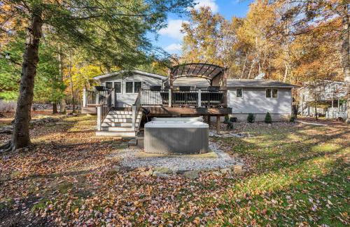 Serene Pocono Escape Hot Tub Lake Access - Foto 1