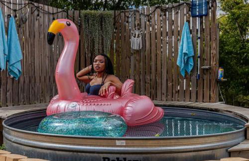 Historic Cottage Retreat-IG Cowboy Pool-Hot Tub - Photo 11