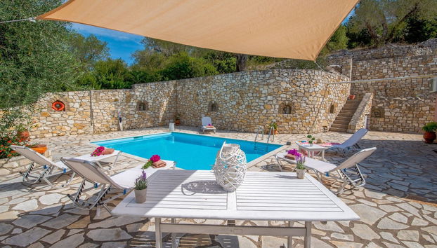 Dive Into Summer - Kirki s Cozy Pool Gem on Paxoi - Foto 2, Habitación