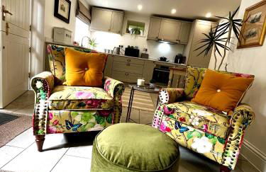 Flower Cottage by Ludlow Castle with Onsite Parking - Photo 18