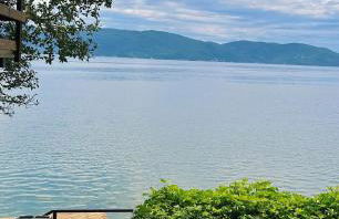 Casa no costão da Enseada de Brito - Foto 1