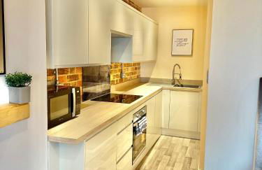 Pier View Retreat - 5 Mins Walk to Beach - Sea Views With Parking - Photo 15