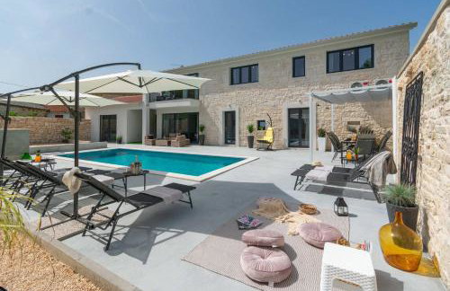 Designer Villa Simone - Modern & Heritage Style with Office - Foto 20