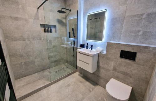 Free Parking City Centre Flat by City SuperHost - Photo 17