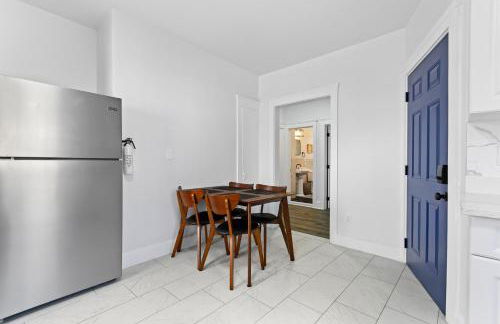 Casa Soleada in East Rock near DT and Yale SOM with FREE Parking and King Bed - Foto 12