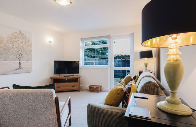 Corner House - Bright 2BD in Cheltenham - Photo 42