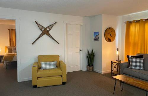Downtown Yellow Room at Villages on Aurora - Foto 1