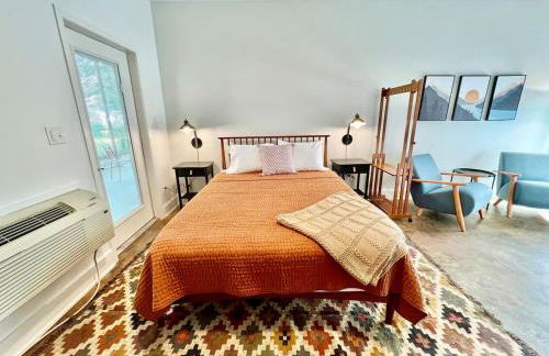 Court Yard Studio Smithville - Photo 3