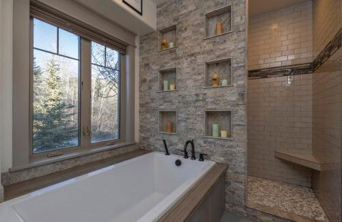 Sugar Loaf Haven by KABINO Huge Views Garage Fishing Snowmobile - Foto 19