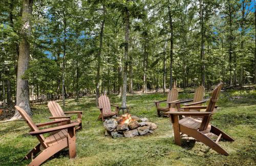 River Access Cabin w Hot Tub Kayaks WiFi Grill - Photo 9