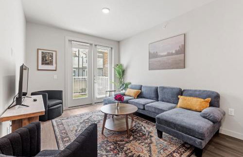 Poolside Luxury 1BR w Private Patio - Photo 4