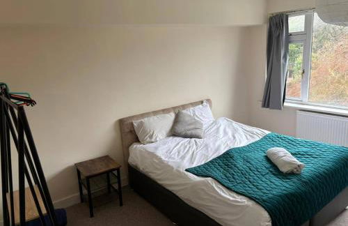 Tranquil Wolves Retreat with 4 Bedrooms - Foto 5