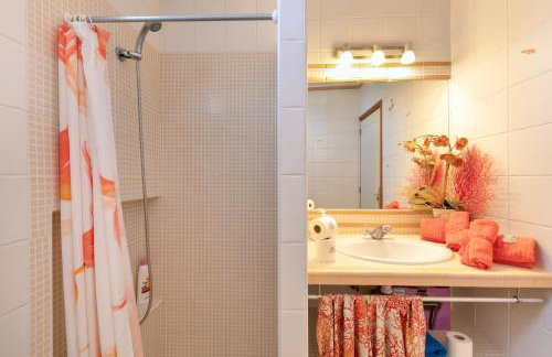 Seaside House With Heated Pool - Photo 15