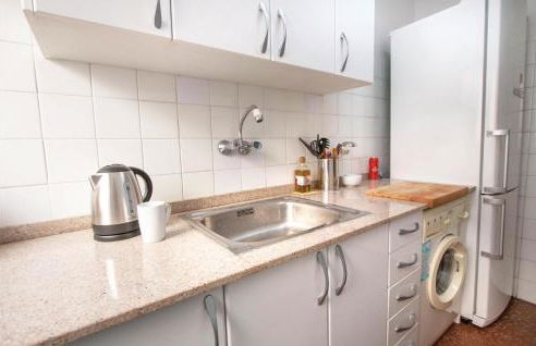 Stunning Apartment In Pineda De Mar - Photo 5