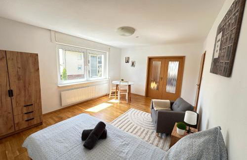 8 Einzelbetten Böblingen I 6 Schlafzimmer I 2 sep Ebenen I 2 Bäder, 2 sep WC I Messe, A81 I Monteure, Teams - Foto 7