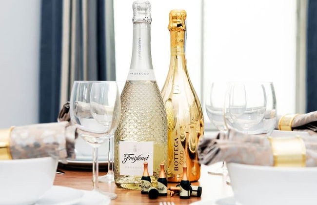 The Lower Gathering - Wrexham Town Centre - Sleeps Up To 10 - Photo 3