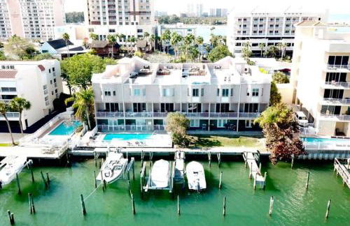 Luxury and Spacious Waterside Getaway - Foto 1