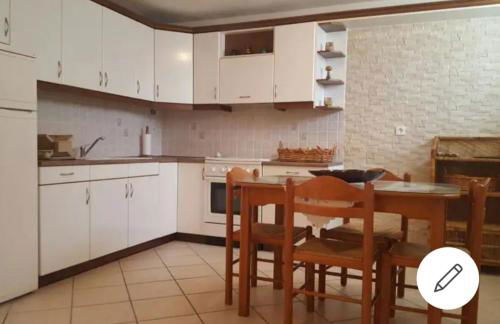 Loula's House - Photo 8