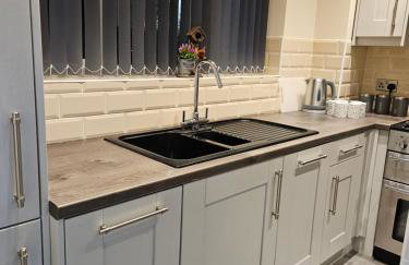 Lister Park Bradford 2bed Detached Cottage House Parking Cinema Screen Games Room - Foto 22