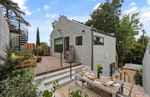 New Listing Hillside Villa by Colby & Conrad - Foto 2