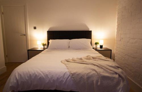 Stylish Cosy 4-Bed Home, Sleeps Up To 10 With Large Sofa Bed, Near Manchester Royal Infirmary & Universities, Free Parking & Ultra-Fast WiFi - Foto 8