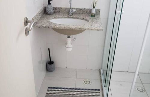 Apto no Jd Indaiá com piscina a 300m da praia - Foto 16