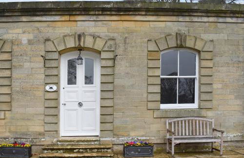 West Lodge - Photo 1