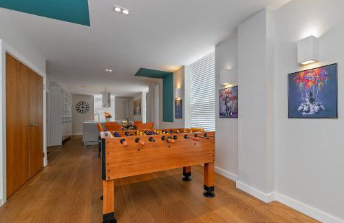 MK CITY CENTRE, THE DIAMOND SUITE, FREE Parking Space, PREMIUM SPACIOUS Apartment with FOOSBALL TABLE - Foto 24