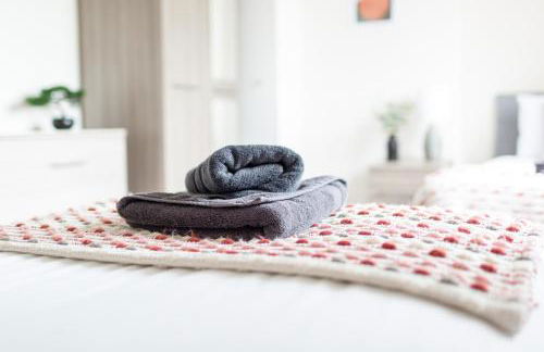 Adrian House, near Hospital, easy parking + garden - Foto 8