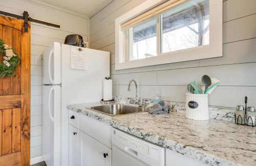 Lake and Trail Access Cape Fair Cottage with Deck - Foto 11