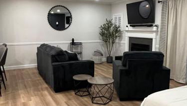 Newly Renovated Villa with King Bed and Amenities, 1 mile to Mohegan Sun - Foto 3