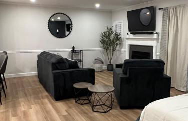 Newly Renovated Villa with King Bed and Amenities, 1 mile to Mohegan Sun - Foto 3