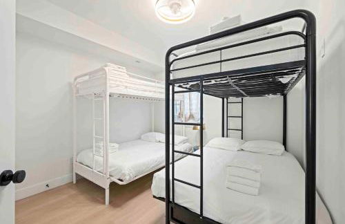 4BR, 2 & half Bath, Hot Tub, Private Parking, Near Ark - Foto 17