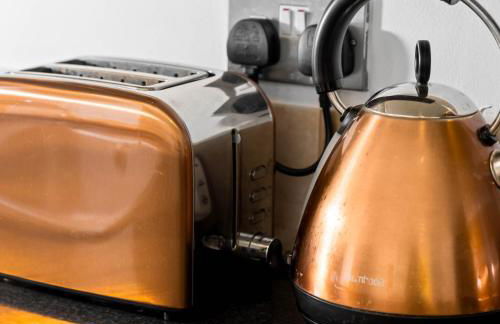 Spacious 5 Bedroom & 5 Bathrooms House - Garden - Parking - Netflix 376MW - Foto 34