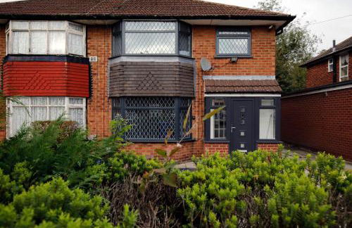 Spacious 3BR by Avalora Shortlets & Serviced Accommodations Queensway with big garden, Near train station - Foto 52