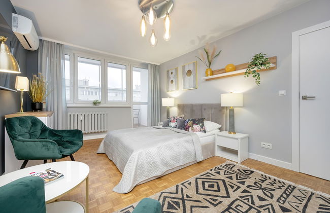 Unique Bright Apartment by Renters - Photo 8