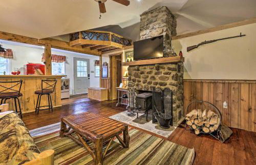 Cabin with Trails and Creek! 23 Mi to Camelback Slopes - Foto 5