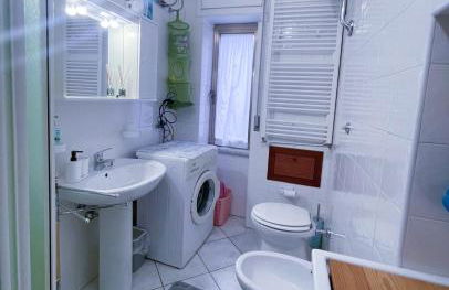 Breaking Bed - Photo 7