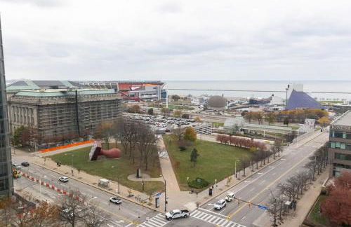 Luxury Downtown King Bed, Rooftop Pool - Photo 33
