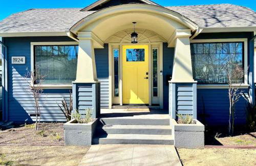 King Bed-Private Yard-Driveway Parking - Photo 33