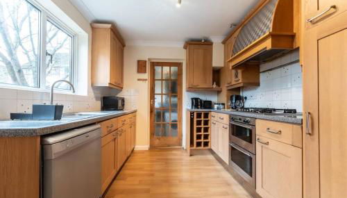 Spacious and Comfortable Home - Photo 4, stove, toaster