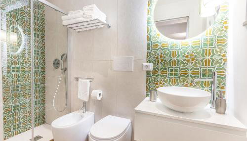 Kucuncy Luxury Apartment - Centro Storico di Lipari - 2 Camere, 2 Bagni - Foto 3, towels, Shower