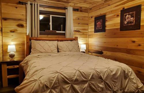 Luxury Cabin w/ Game Room & Hot Tub at Cave Run Lake - Foto 11