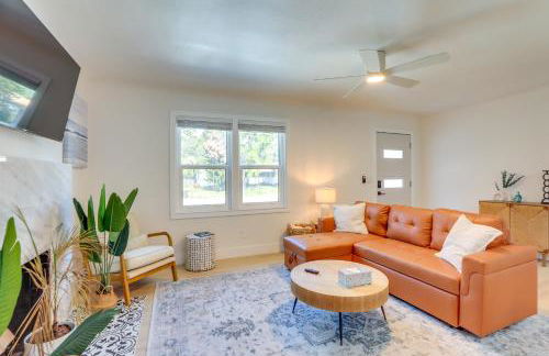 Private Hot Tub and Fenced Yard Sleek Gulfport Home - Foto 9