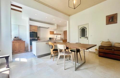 Bourgeois House - 16 personnes, Piscine, 6 chambres, 8 lits, 4 SDB, Centre-ville, CLIM - Foto 42