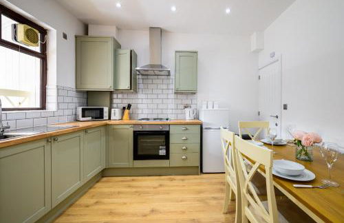 Beautiful 2 Bedroom House in Atherton, Free Parking - Foto 13