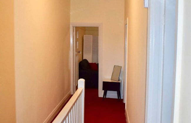 Comfortable 3 Bedroom Apartment In Trendy Haberfield - Photo 13