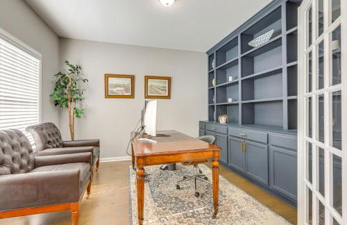 Patio with Fireplace Spacious Sharpsburg Home! - Foto 11